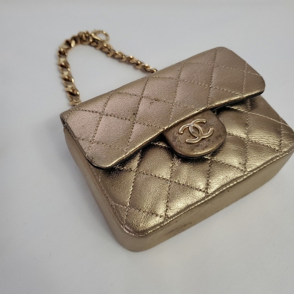 CHANEL Quilted Mini Flap Bag Charm Keychain Gold - Picture 4 of 13